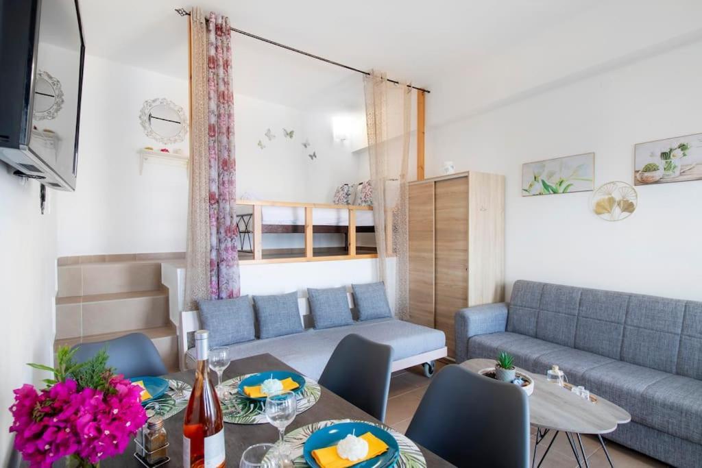 Seaview Loft In South Crete Apartment
